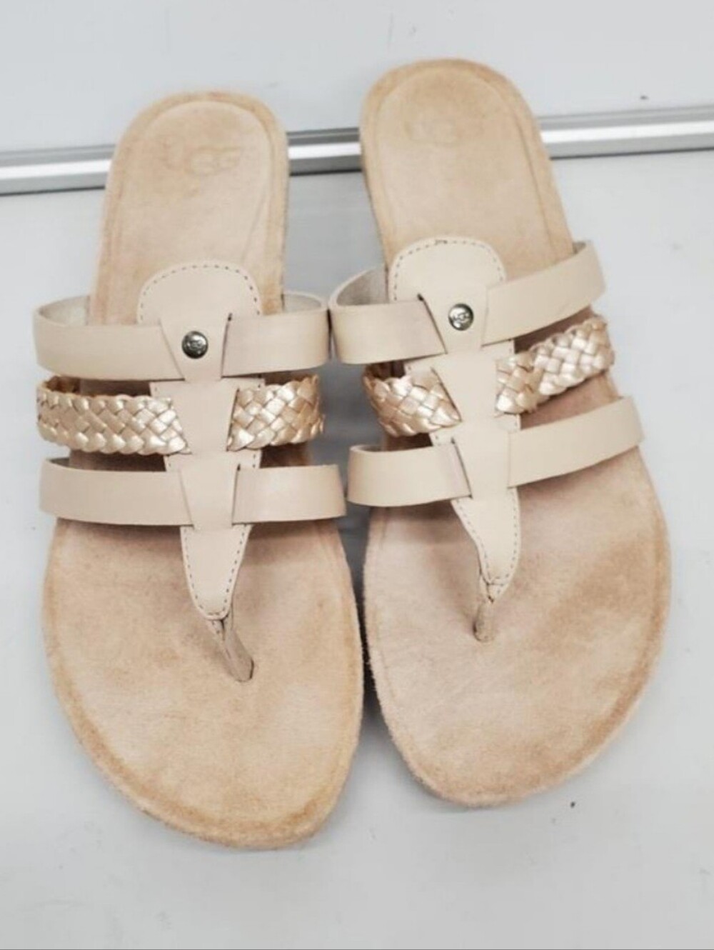 UGG Maddie Wedge Sandals Sz 7.5